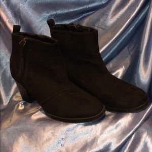 Old Navy black booties